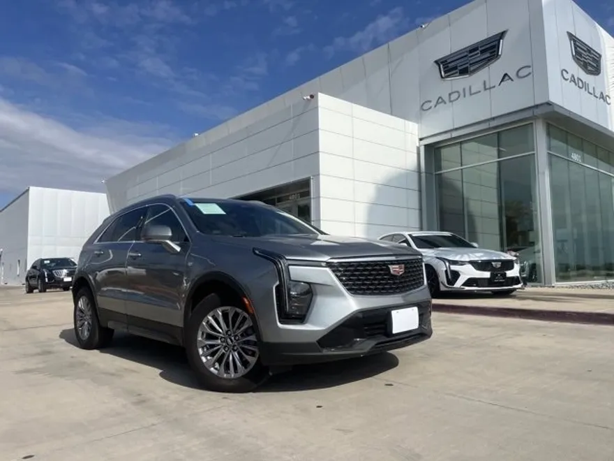2025 Cadillac XT4 Premium Luxury photo 1