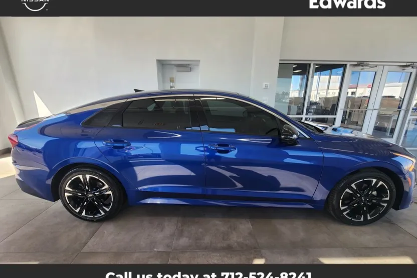 2024 Kia K5 GT-Line photo 1