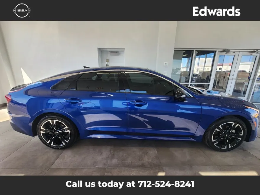 2024 Kia K5 GT-Line photo 1