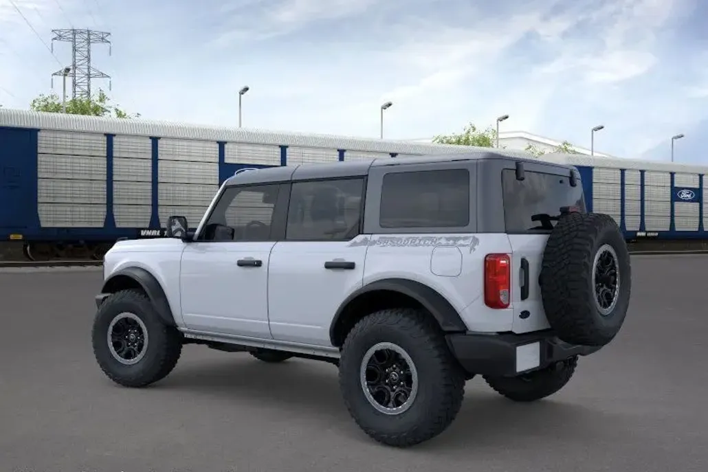 2025 Ford Bronco Base photo 1