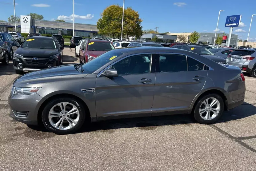 2013 Ford Taurus SEL photo 1