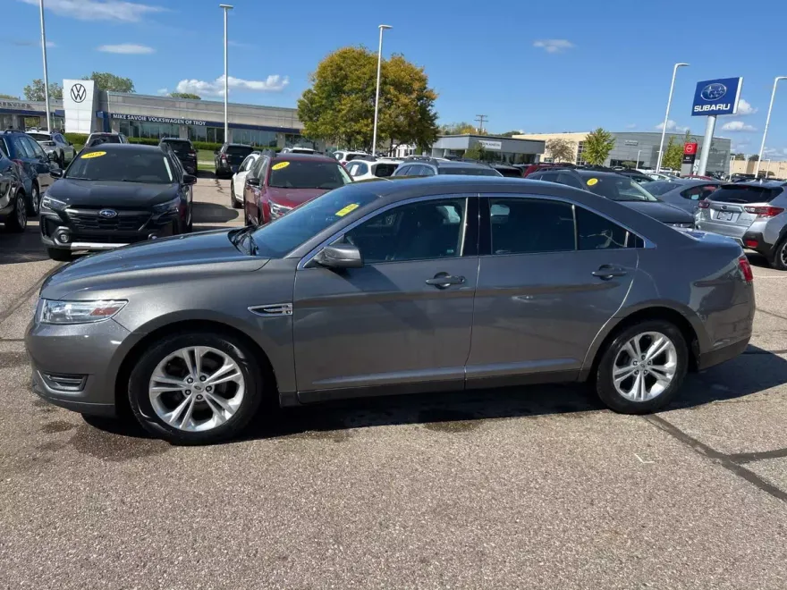 2013 Ford Taurus SEL photo 1