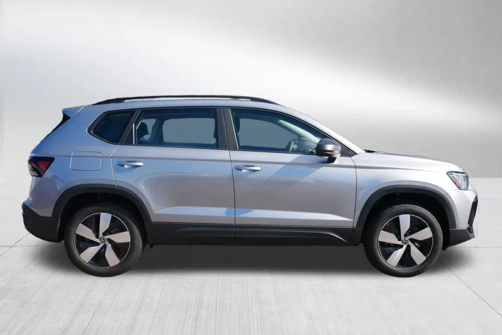 2025 Volkswagen Taos S photo 1