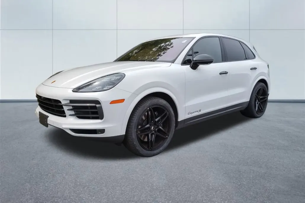 2022 Porsche Cayenne S photo 1
