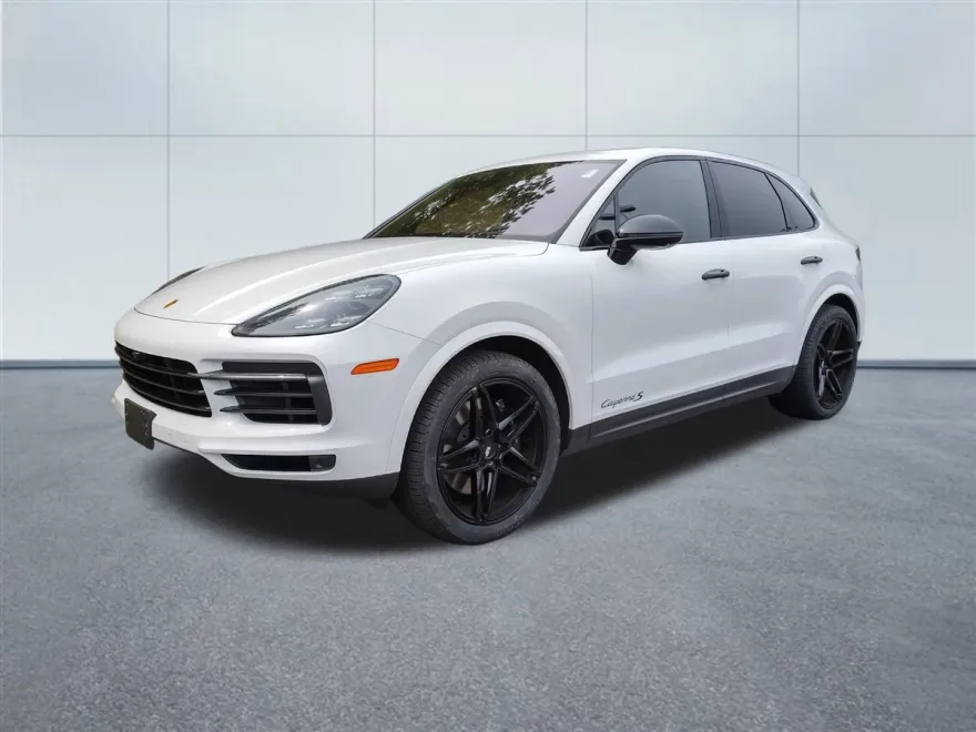 2022 Porsche Cayenne S photo 1