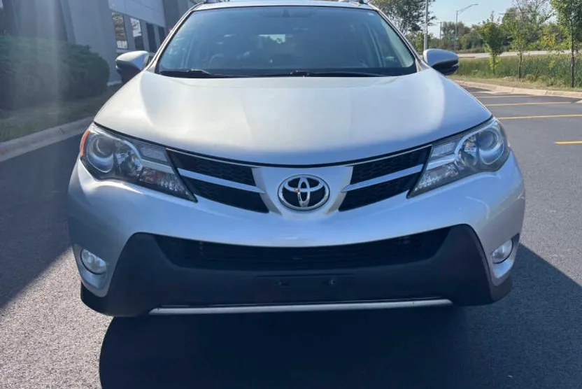 2015 Toyota RAV4 XLE photo 1