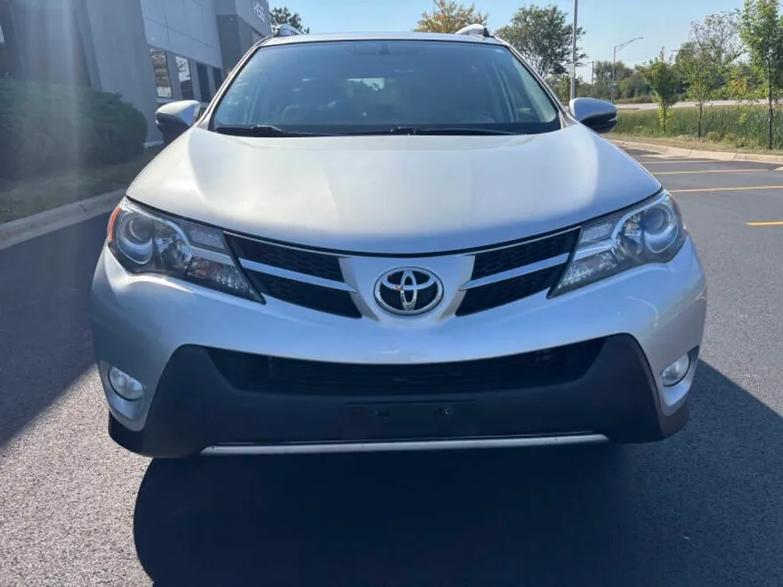 2015 Toyota RAV4 XLE photo 1