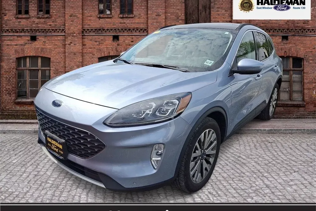 2022 Ford Escape Titanium photo 1