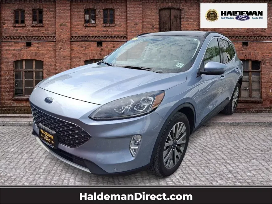 2022 Ford Escape Titanium photo 1