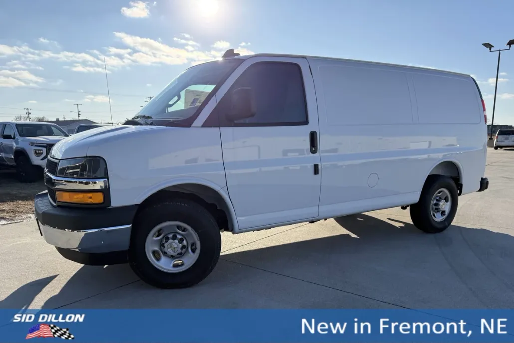 2025 Chevrolet Express Cargo 2500 photo 1