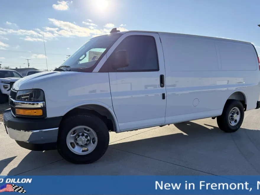 2025 Chevrolet Express Cargo 2500 photo 1
