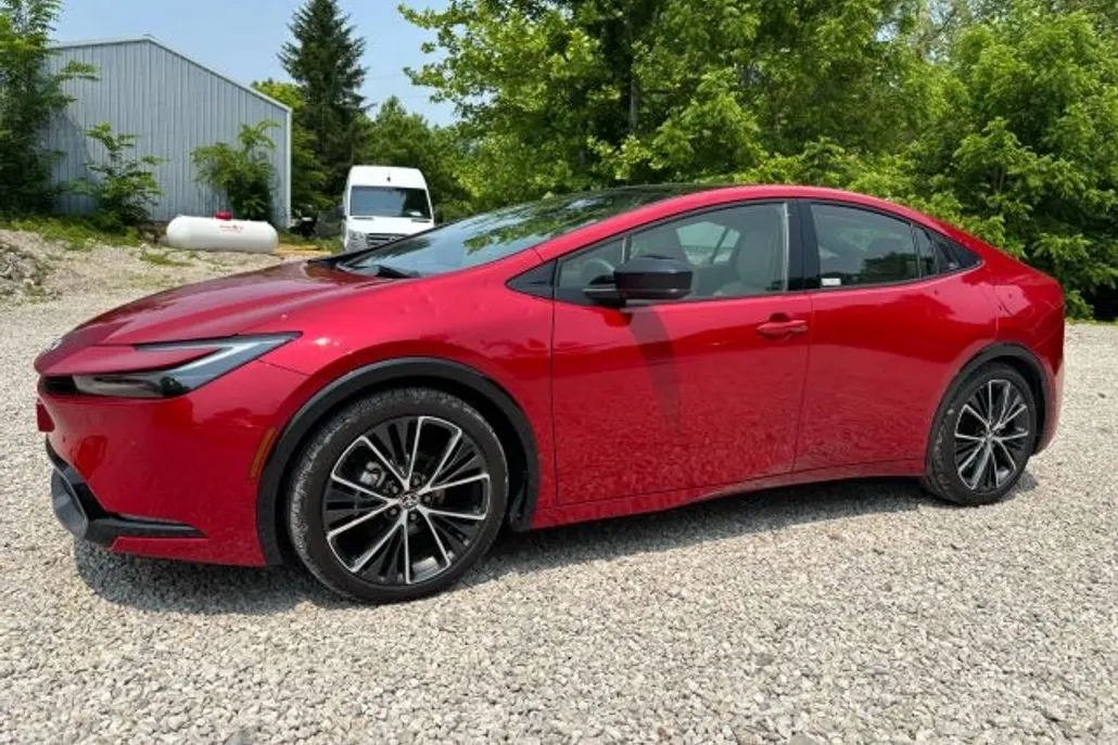 2024 Toyota Prius XLE photo 1