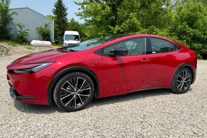2024 Toyota Prius XLE photo 1
