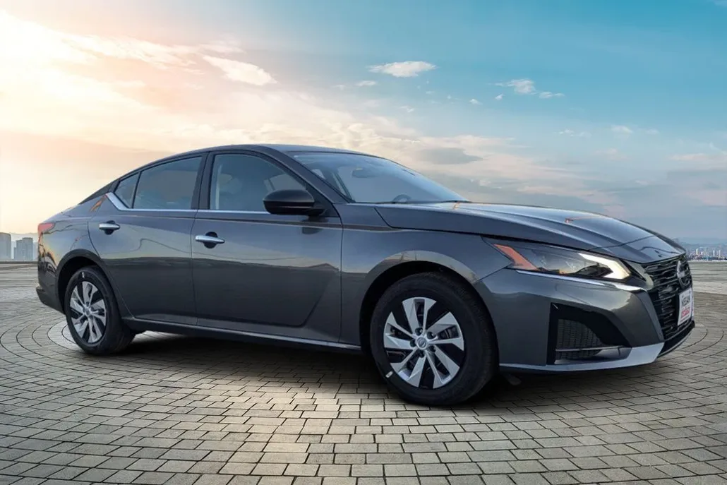 2025 Nissan Altima S photo 1