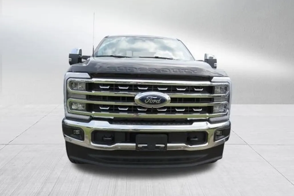2025 Ford F-350 Lariat photo 1