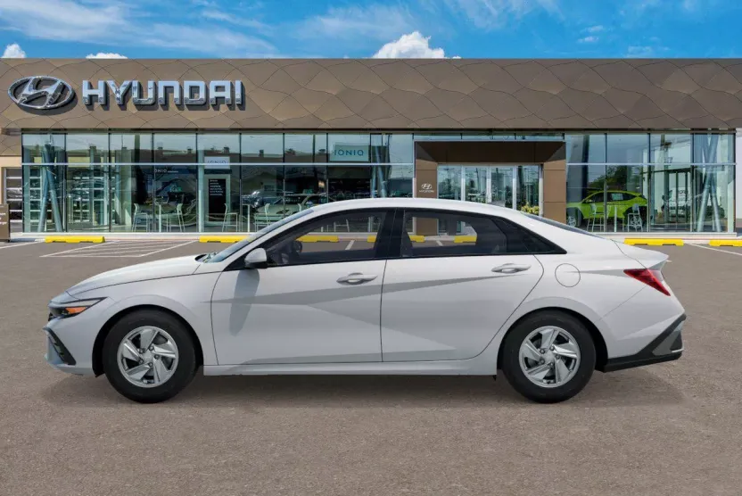 2025 Hyundai Elantra SE photo 1