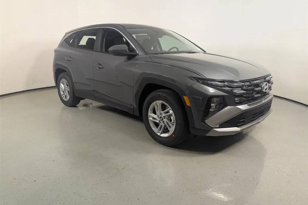 2025 Hyundai Tucson SE photo 1