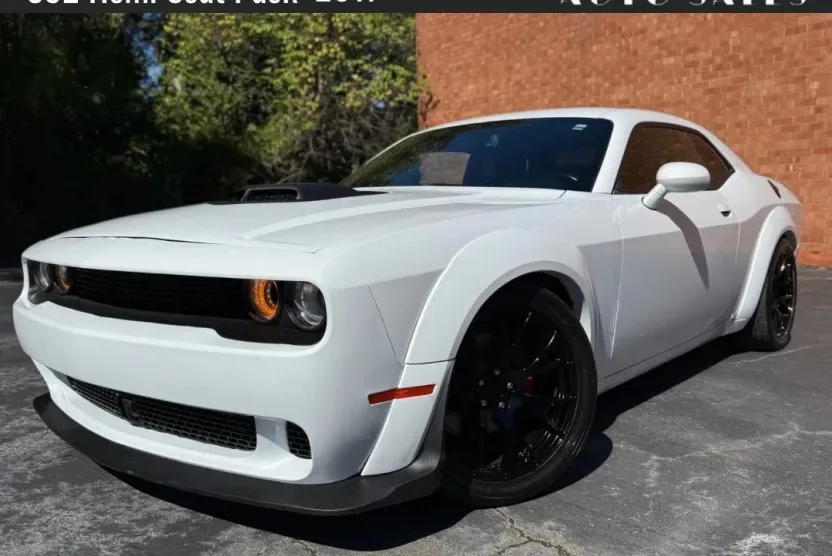 2017 Dodge Challenger 392 Scat Pack Shaker photo 1