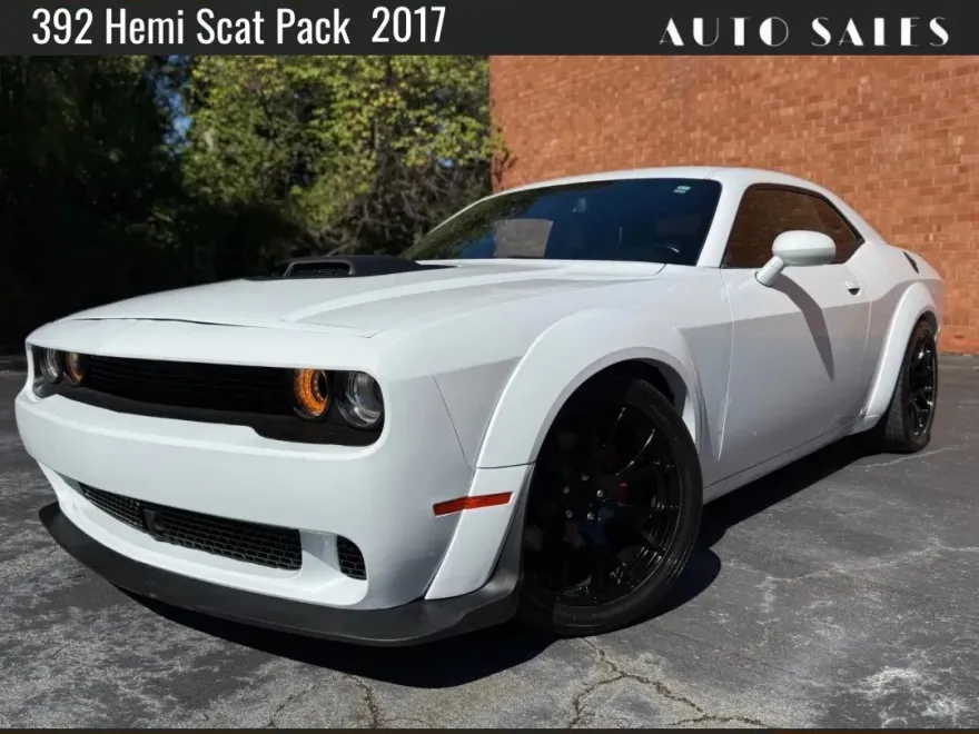 2017 Dodge Challenger 392 Scat Pack Shaker photo 1