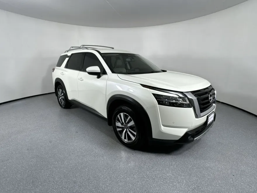 2022 Nissan Pathfinder SL photo 1
