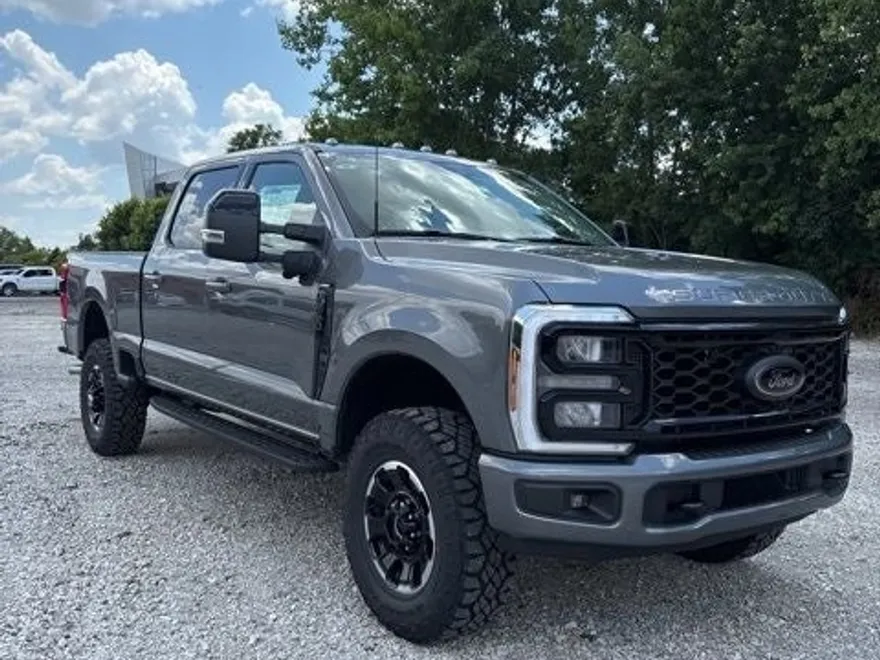 2025 Ford F-250 Lariat photo 1