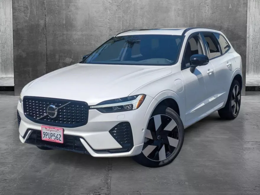 2025 Volvo XC60 Hybrid T8 Plus photo 1