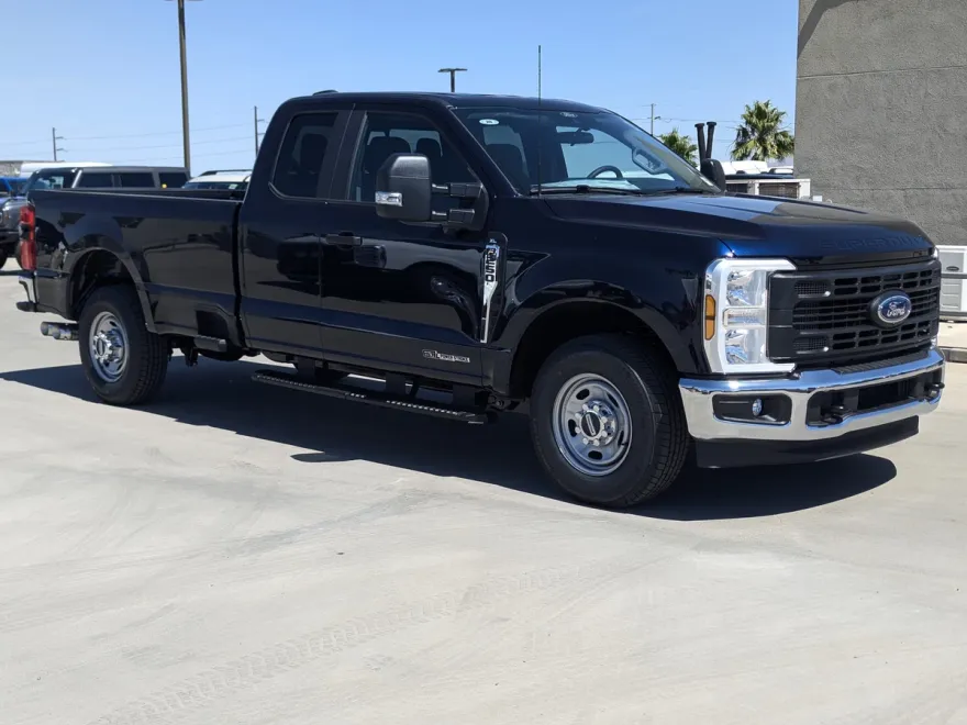 2025 Ford F-250 photo 1