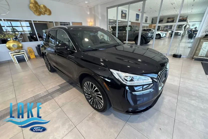 2021 Lincoln Corsair Grand Touring photo 1