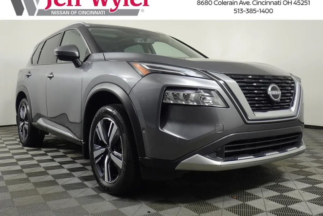 2023 Nissan Rogue Platinum photo 1