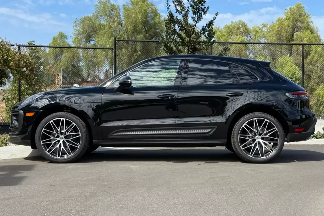 2025 Porsche Macan T photo 1