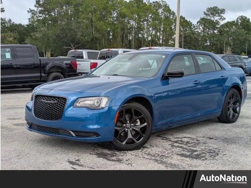 2023 Chrysler 300 Touring photo 1