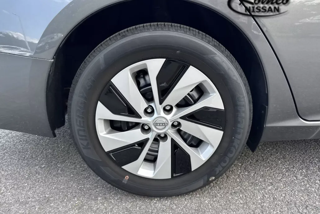 2025 Nissan Altima S photo 1