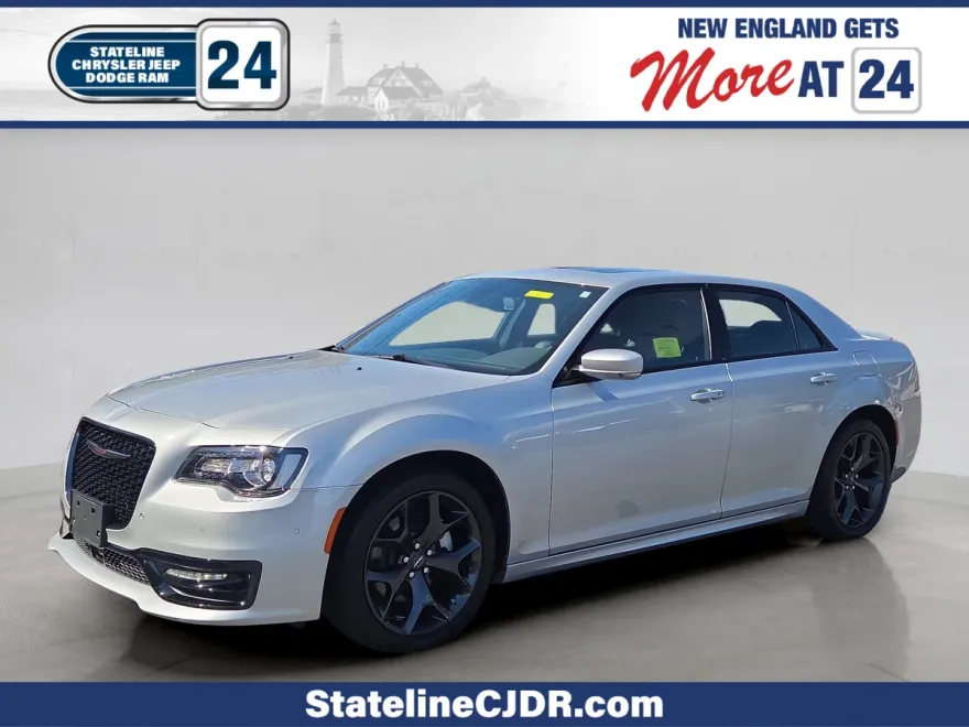 2023 Chrysler 300 photo 1