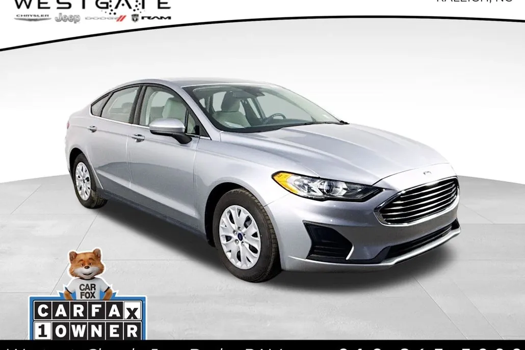 2020 Ford Fusion S photo 1
