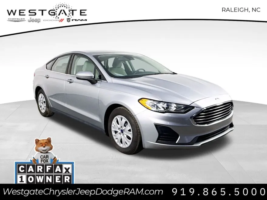 2020 Ford Fusion S photo 1