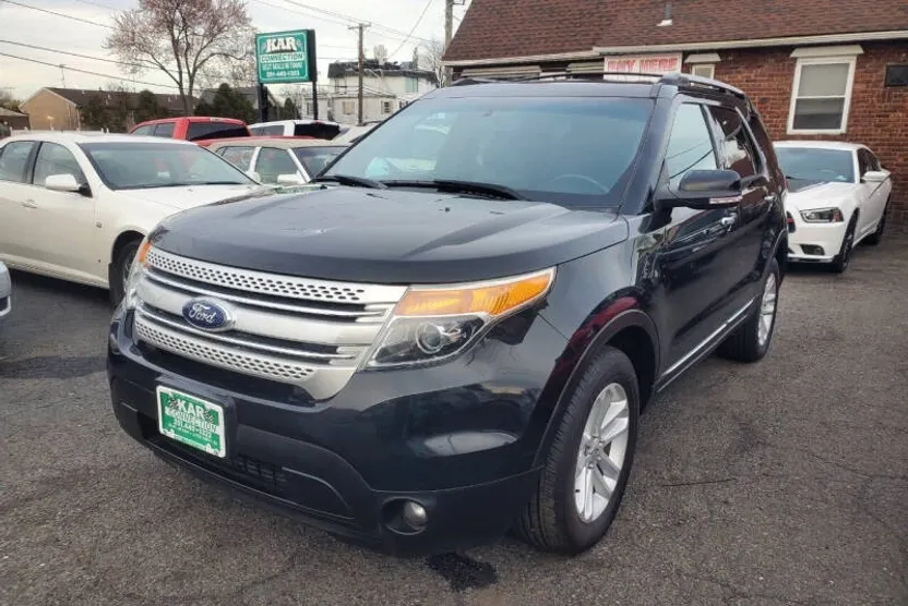 2013 Ford Explorer XLT photo 1
