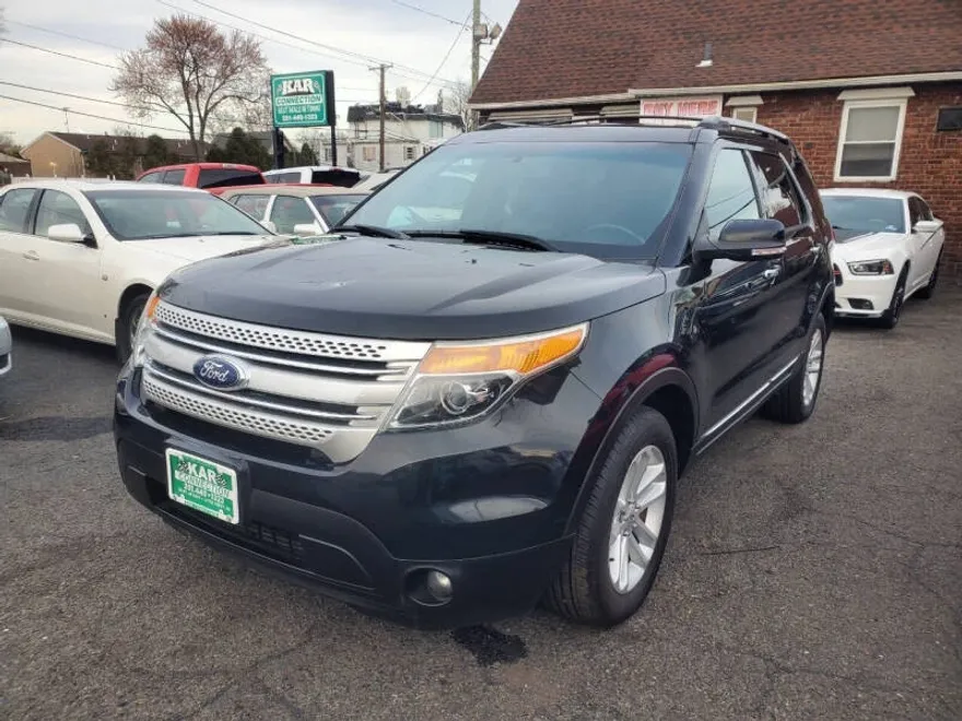 2013 Ford Explorer XLT photo 1