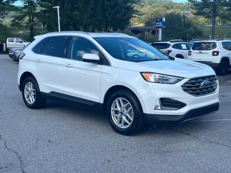 2022 Ford Edge SEL photo 1