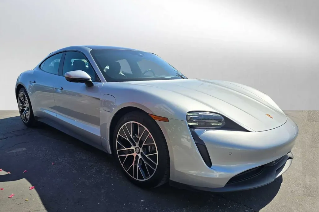 2023 Porsche Taycan photo 1