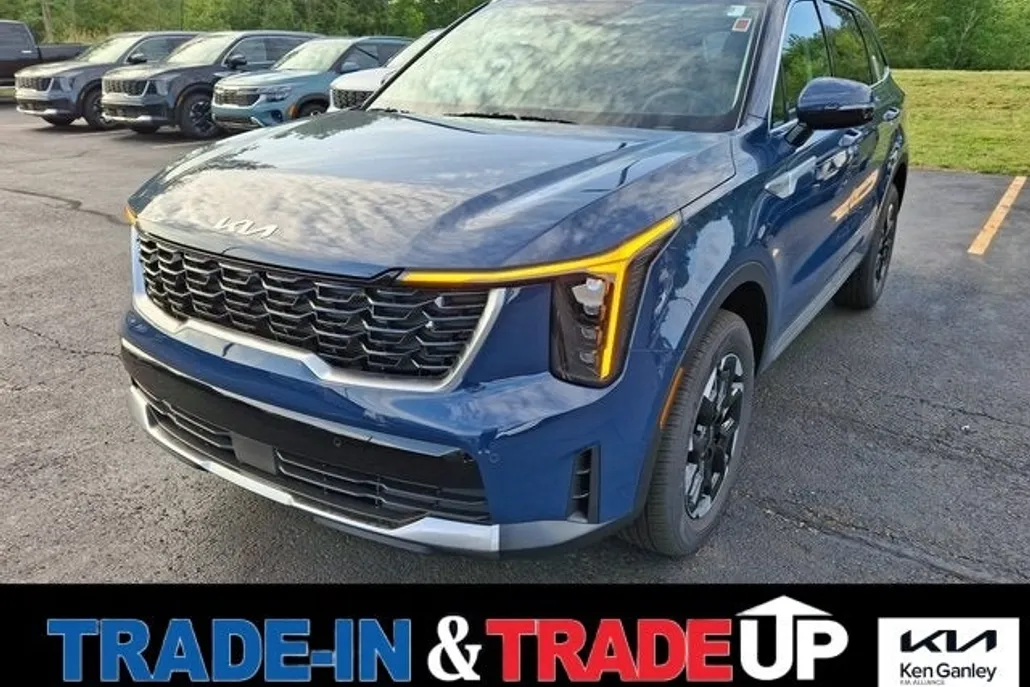 2025 Kia Sorento S photo 1