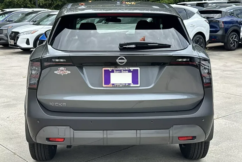 2025 Nissan Kicks SV photo 1
