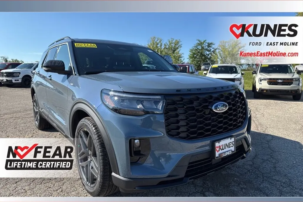 2025 Ford Explorer ST-Line photo 1