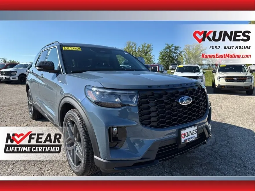2025 Ford Explorer ST-Line photo 1