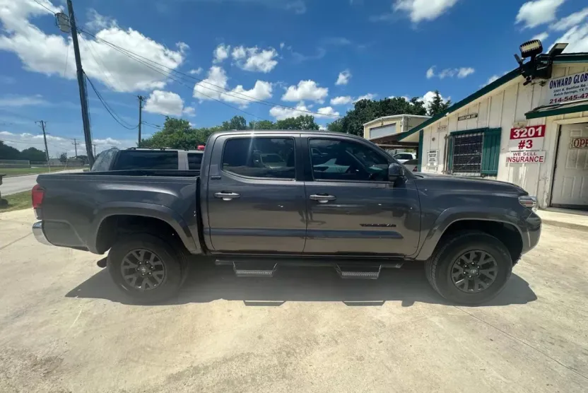 2022 Toyota Tacoma Double Cab SR5 photo 1