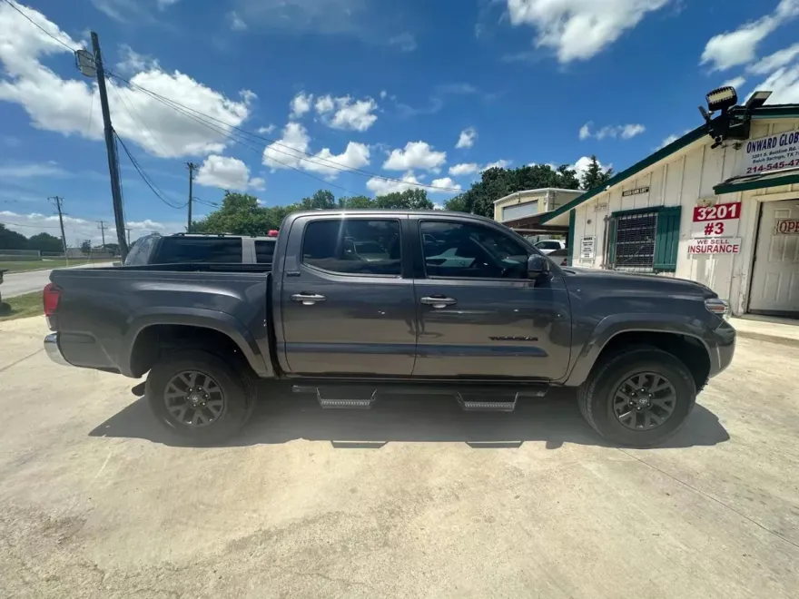 2022 Toyota Tacoma Double Cab SR5 photo 1