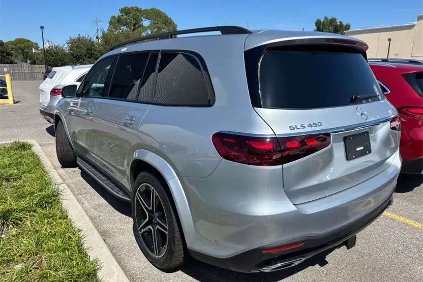 2026 Mercedes Benz GLS 450 4MATIC photo 1