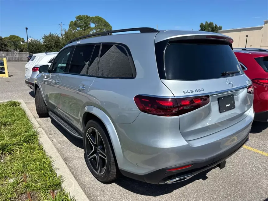 2026 Mercedes Benz GLS 450 4MATIC photo 1