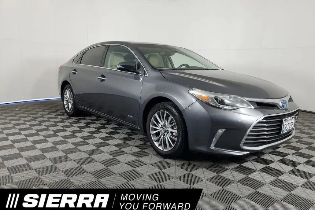 2018 Toyota Avalon Hybrid Limited photo 1