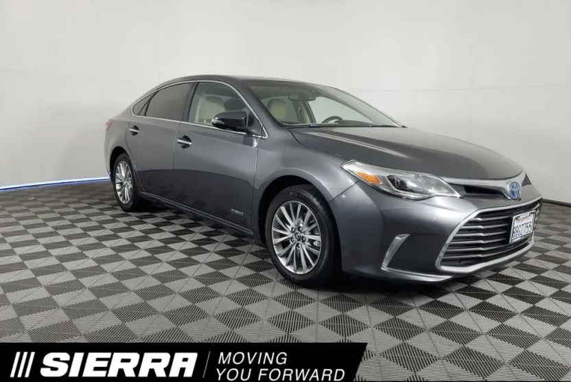 2018 Toyota Avalon Hybrid Limited photo 1