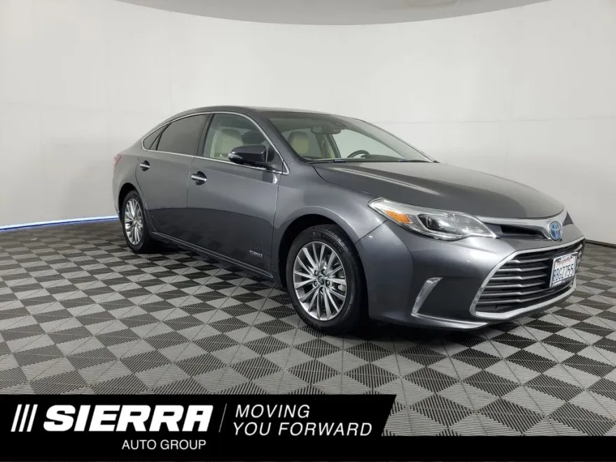 2018 Toyota Avalon Hybrid Limited photo 1